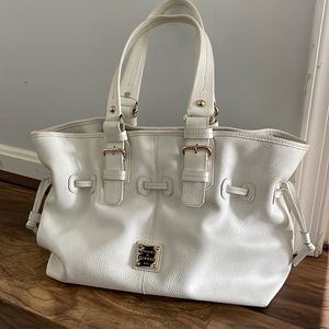 Dooney and Bourke 
100% Authentic
Beautiful & Rare White Pebble Leather
Purse